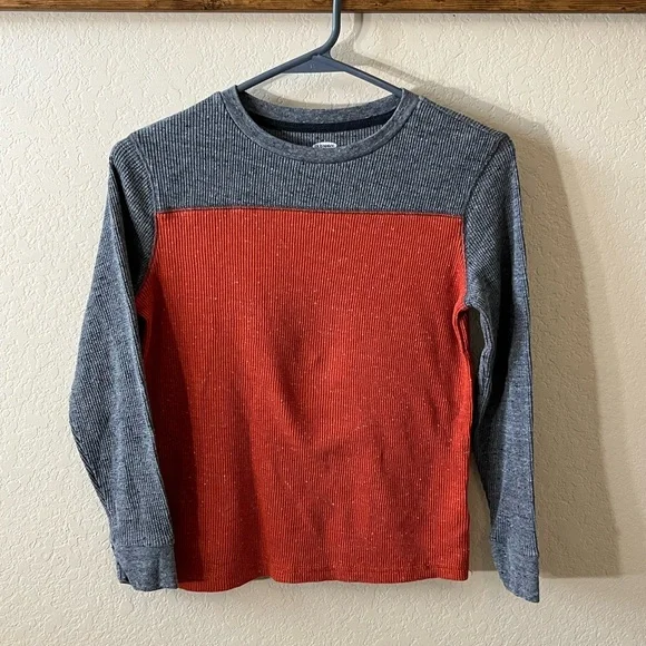 Old Navy Black and Gray Long Sleeve Tees 3 Pack Boy - Picture 3 of 8